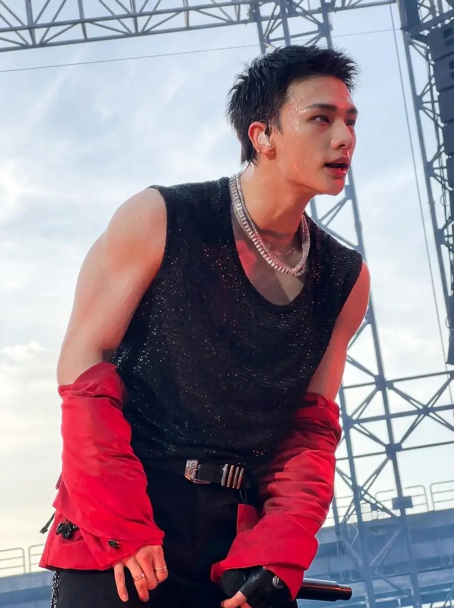Hwang Hyunjin thumbnail