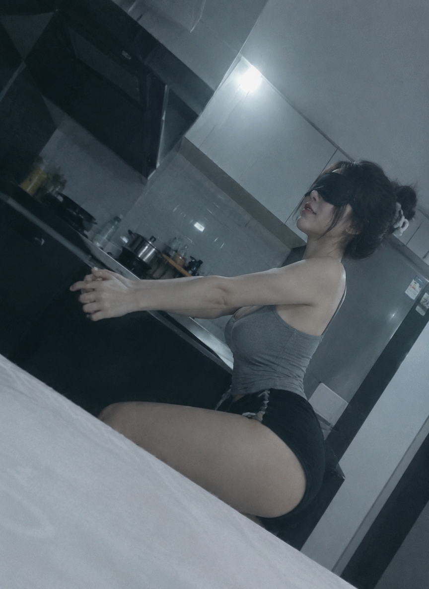 Chloe thumbnail