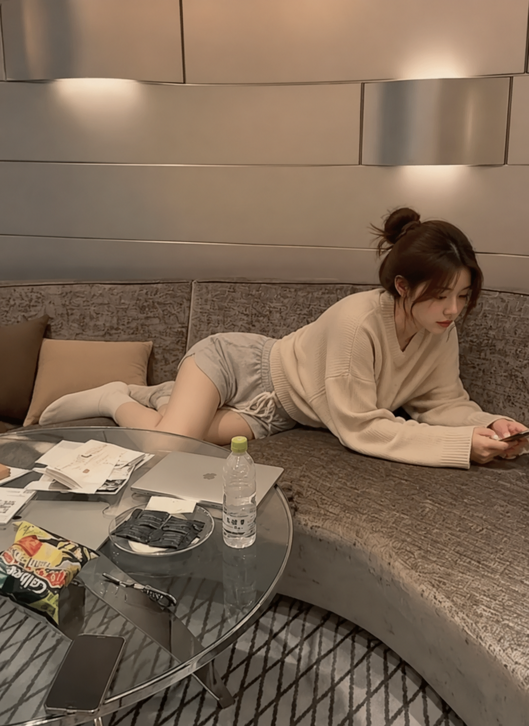 The girl next door, Han Cho-rom thumbnail