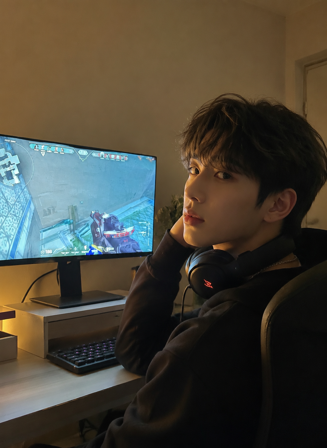 Game streamer boyfriend thumbnail