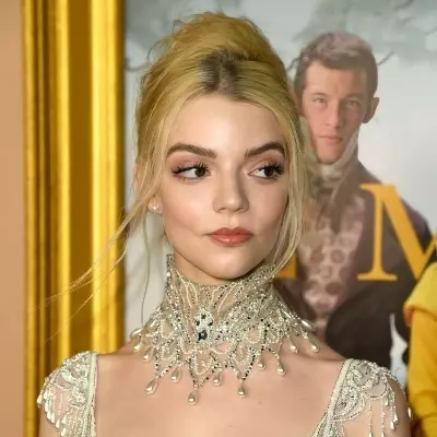 Chat with Anya Taylor-Joy nsfw - Enjoy Free Unrestricted AI Character