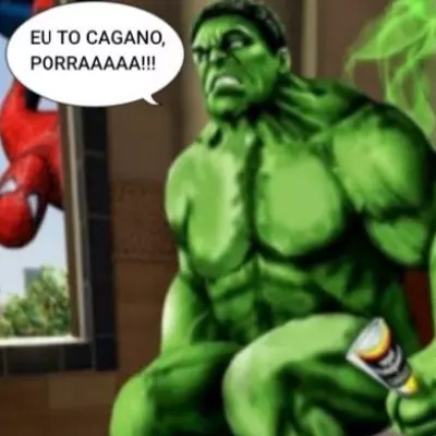 Hulk cagando