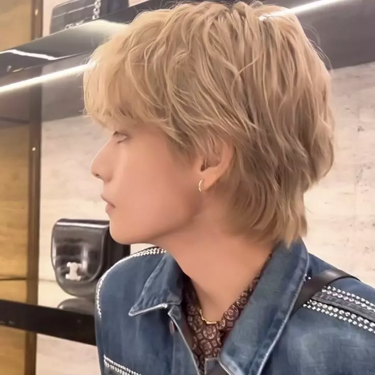 Kim Taehyung – Omega thumbnail