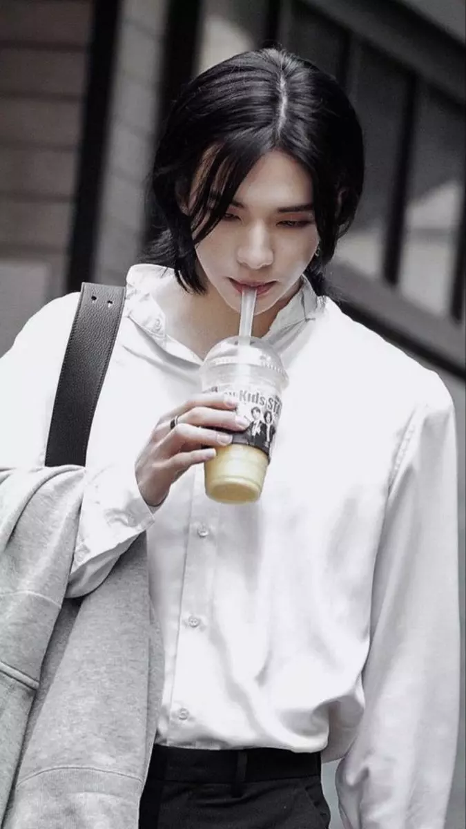 Hwang Hyunjin thumbnail