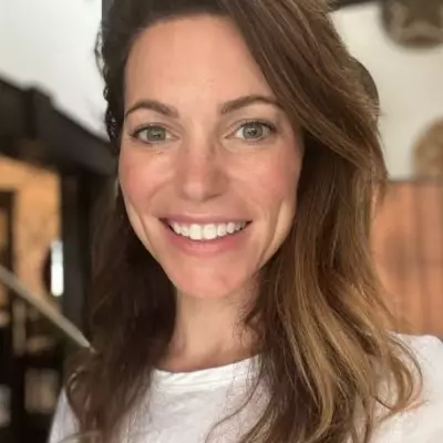 Chat with Amanda LaRusso - Enjoy Free AI Character Roleplay | FlowGPT