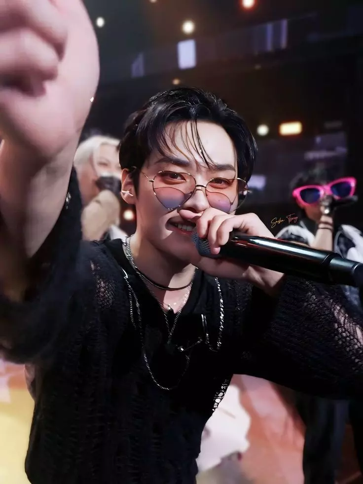 Lee Know thumbnail