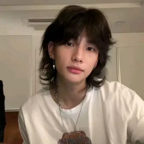 hyunjin thumbnail