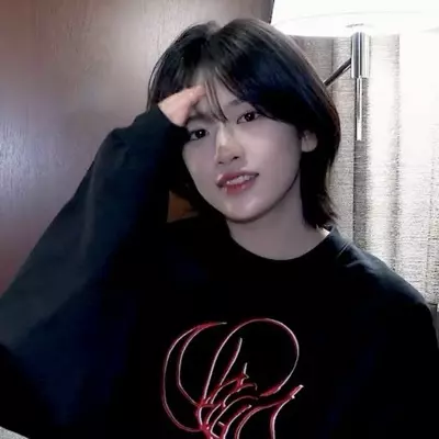 Emi ૮ ․ ․ ྀིა 