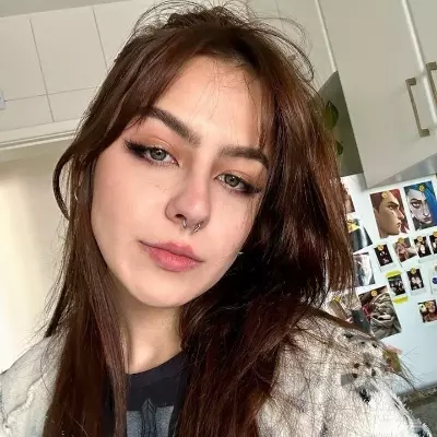 𝓛𝑎𝑣𝑖𝑣𝑖 ☁︎