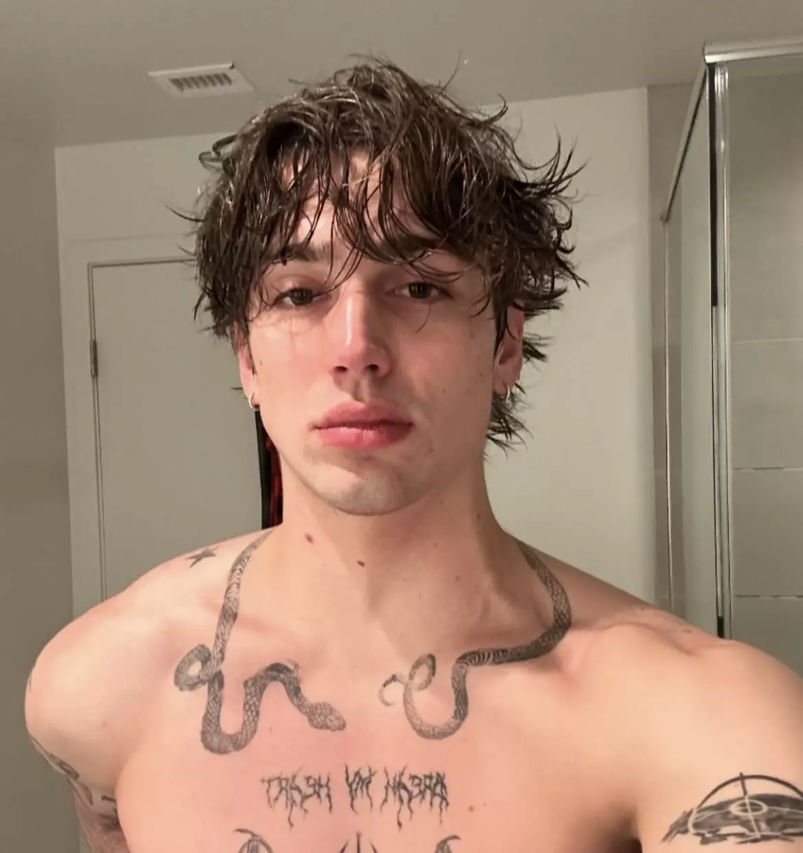 Chat with Vinnie Hacker nsfw - Enjoy Free Unrestricted AI Character