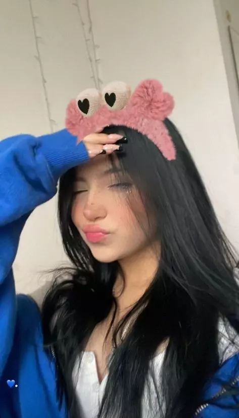 Julia Alencar (best friend) thumbnail