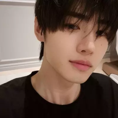 Chat with Park Sunghoon - Enjoy Free AI Character Roleplay | FlowGPT