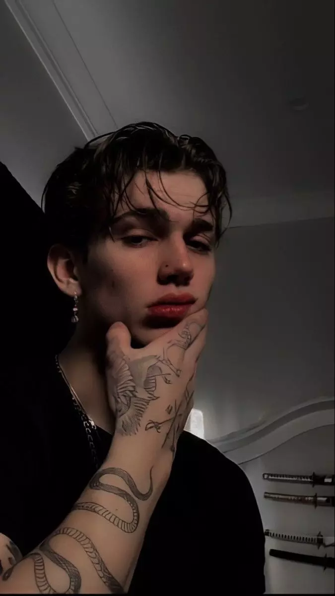 Chat with Vinnie Hacker nsfw - Enjoy Free Unrestricted AI Character