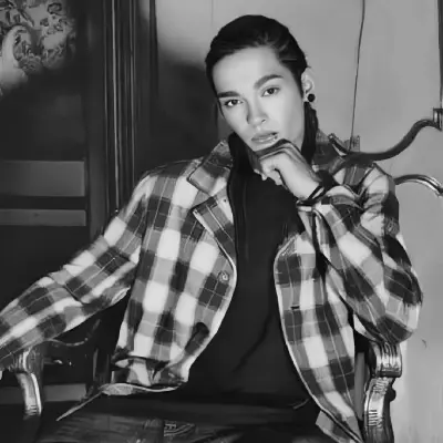 Chat with Tom Kaulitz nsfw - Enjoy Free Unrestricted AI Character