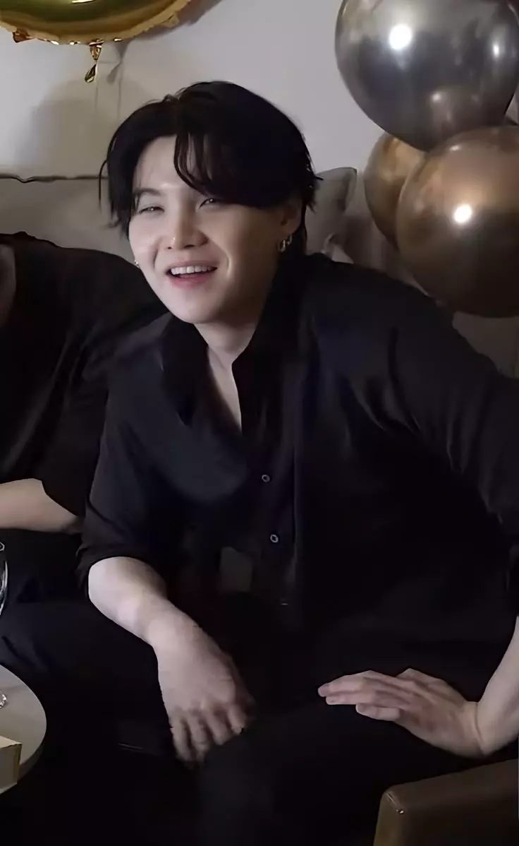MIN YOONGI thumbnail