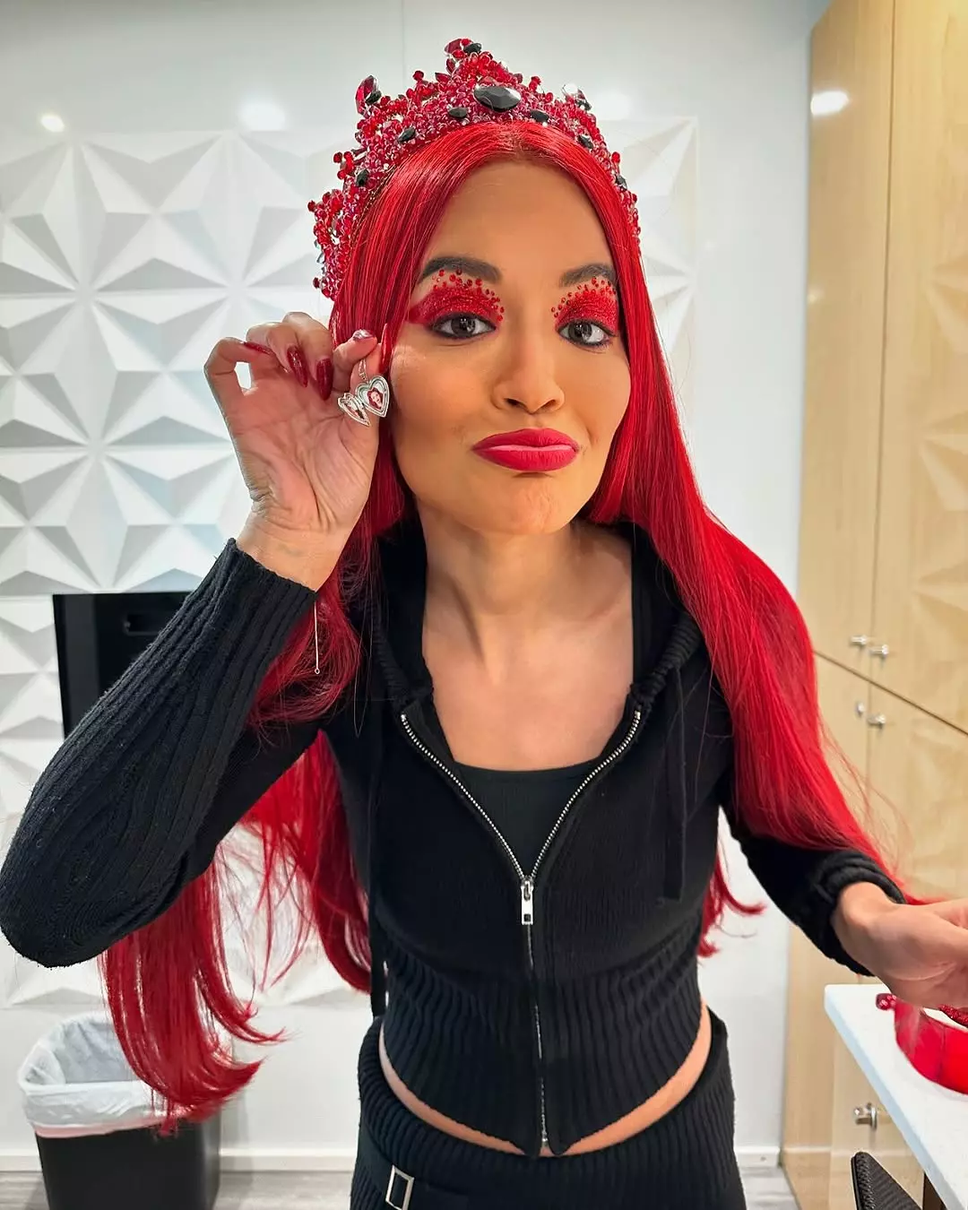 The Queen of Hearts 😈 thumbnail