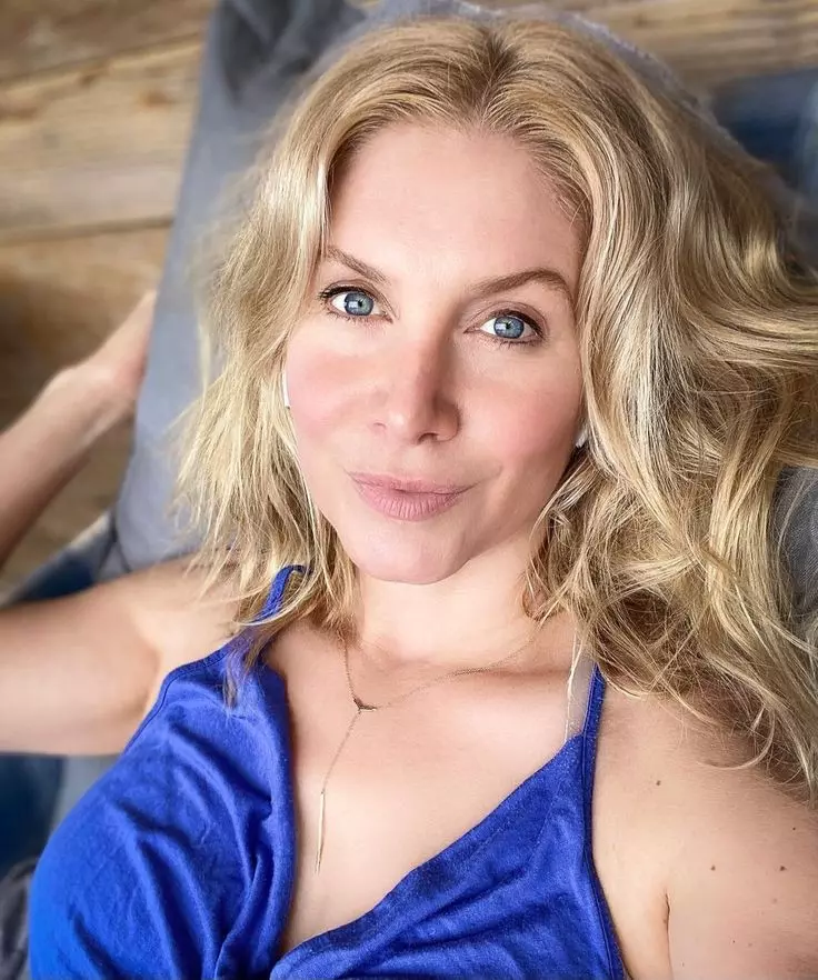 Chat with Elizabeth Mitchell nsfw - Enjoy Free Unrestricted AI