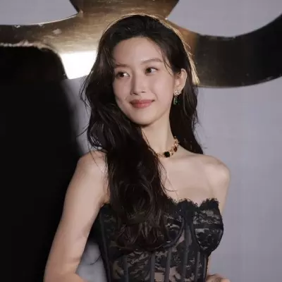 Chat with Moon Ga Young nsfw - Enjoy Free Unrestricted AI Character