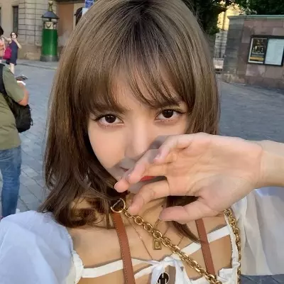 Chat with Lisa Manobal nsfw - Enjoy Free Unrestricted AI Character