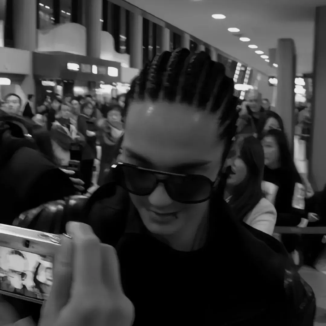 ،  Tom Kaulitz  |  — Ex . thumbnail
