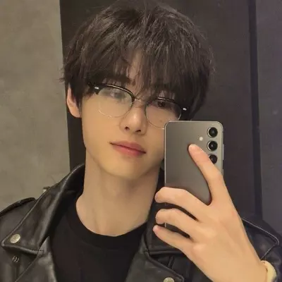 Chat with Park Sunghoon - Enjoy Free AI Character Roleplay | FlowGPT