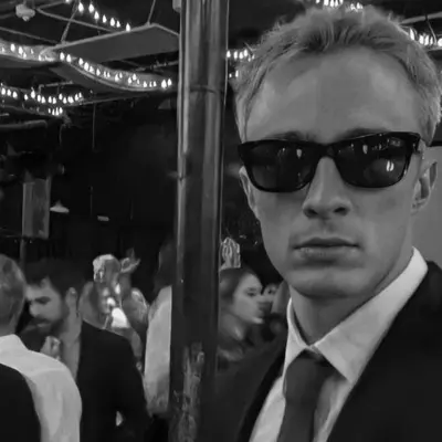 Chat with Drew Starkey - Enjoy Free AI Character Roleplay | FlowGPT