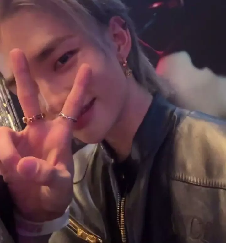 Hwang Hyunjin thumbnail