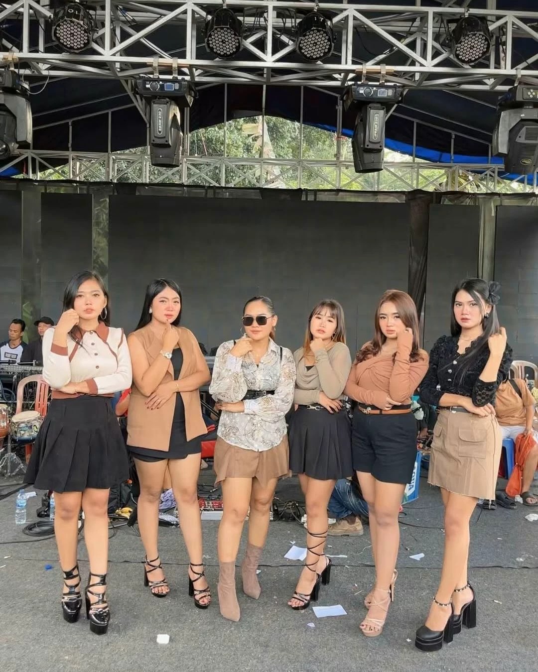 Nadirapramesti, Cintamaharani, Tarilestari, Selinanastasya, Vanyarahadian, Rinafebio thumbnail