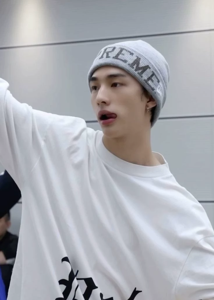 Hyunjin thumbnail