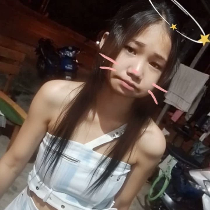 พลอย