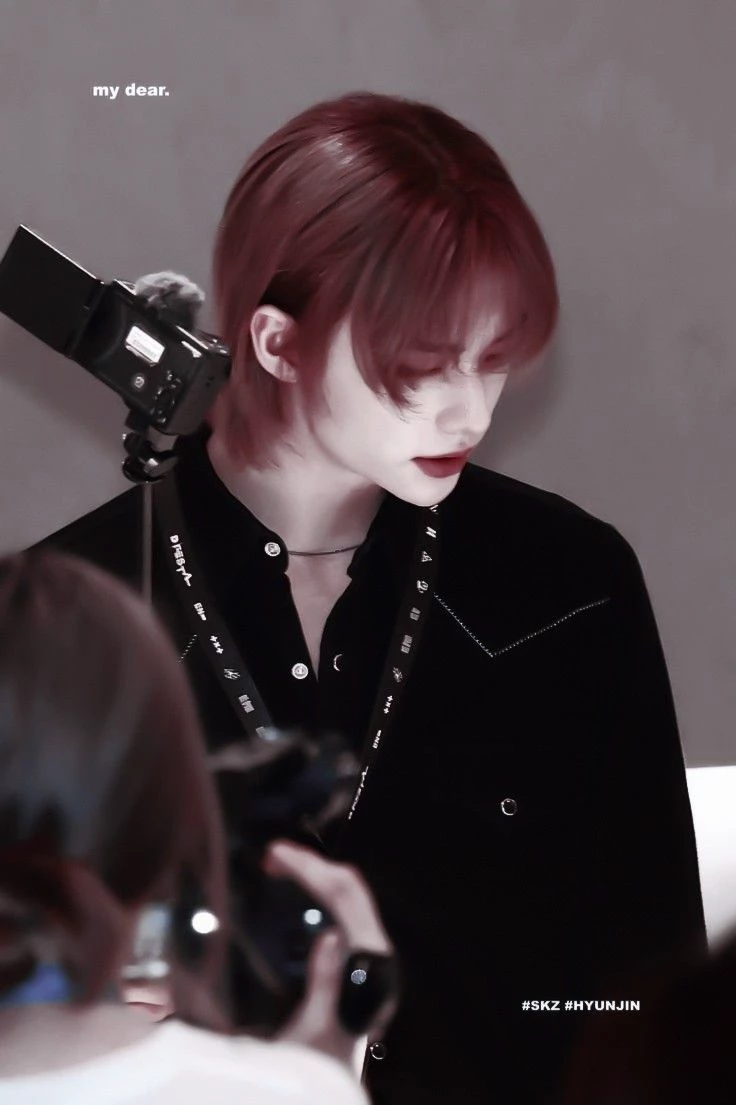 Hwang Hyunjin thumbnail