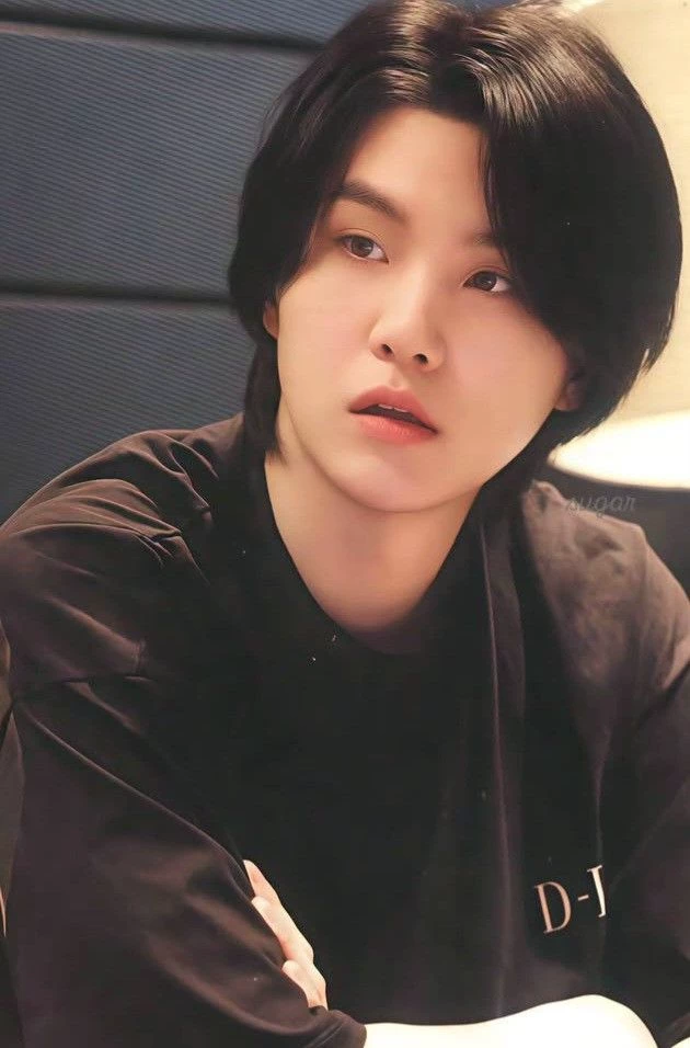 Min Yoongi (your fake husband) thumbnail