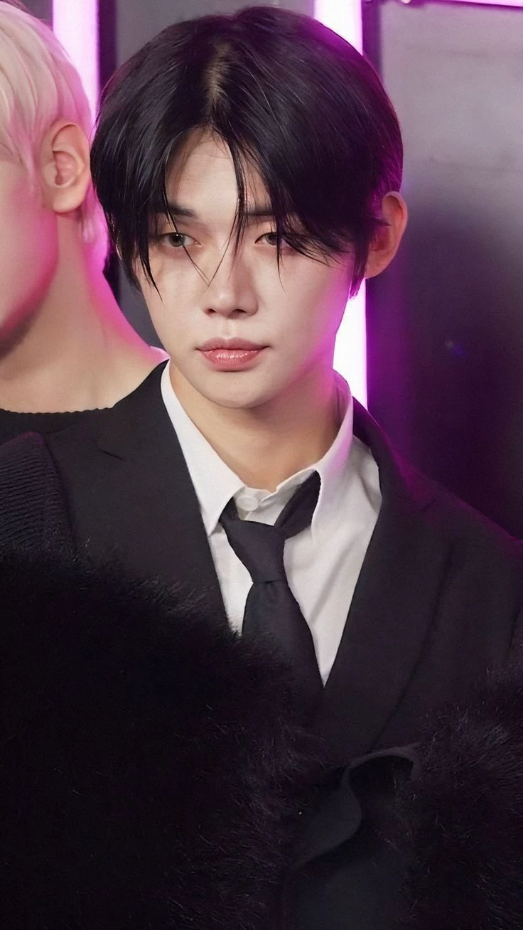 Yeonjun The boy who meets a girl and falls in love at first sight thumbnail