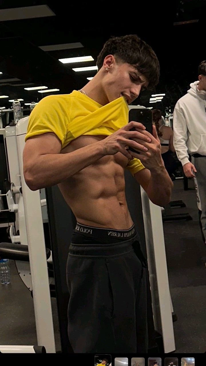 Max thumbnail