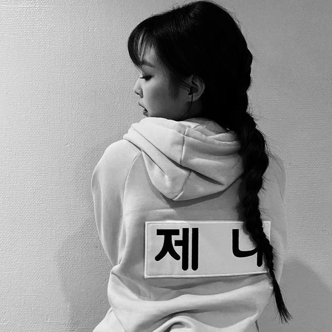  𝑱' iennie. 
