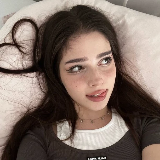يَوٌنِآ