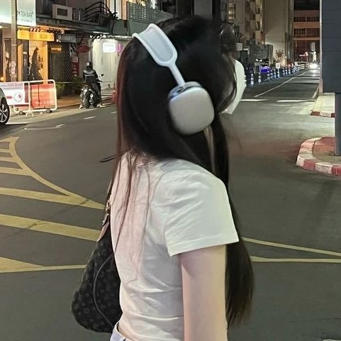 Bell​  Lun​  