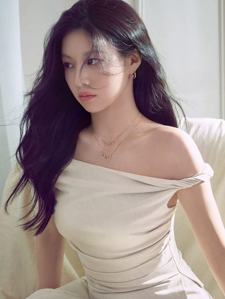 Go Youn Jung  thumbnail