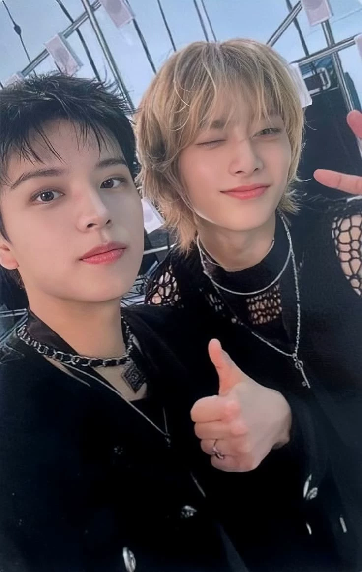 Jeongin-SeungIn thumbnail
