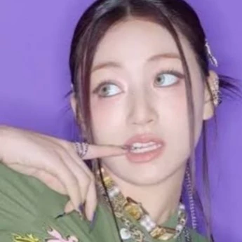 ˚₊‧ 𝙹ɪhyo ‧₊˚ 𝐓wice !