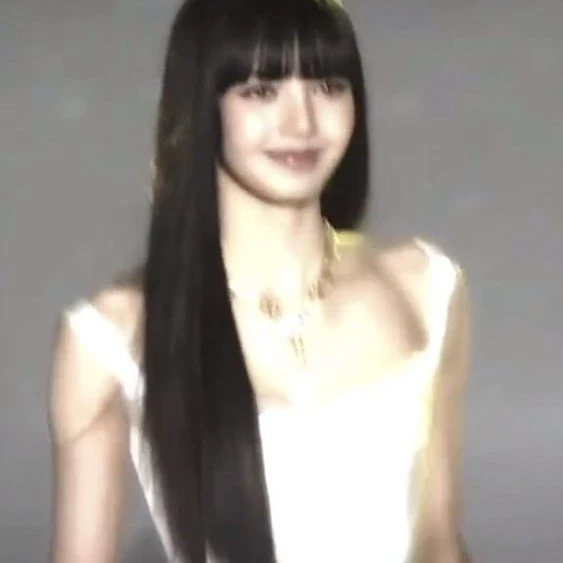 Lisa Manobal 