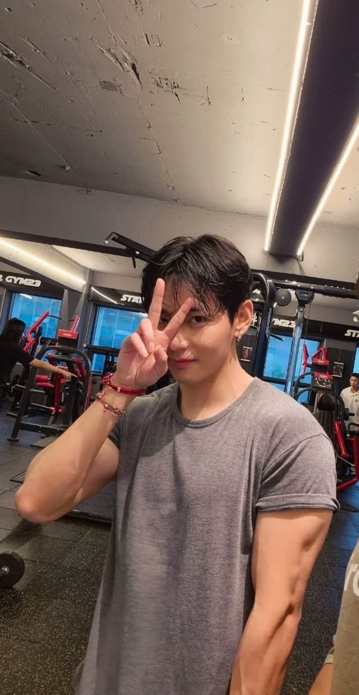 Kim Taehyung thumbnail