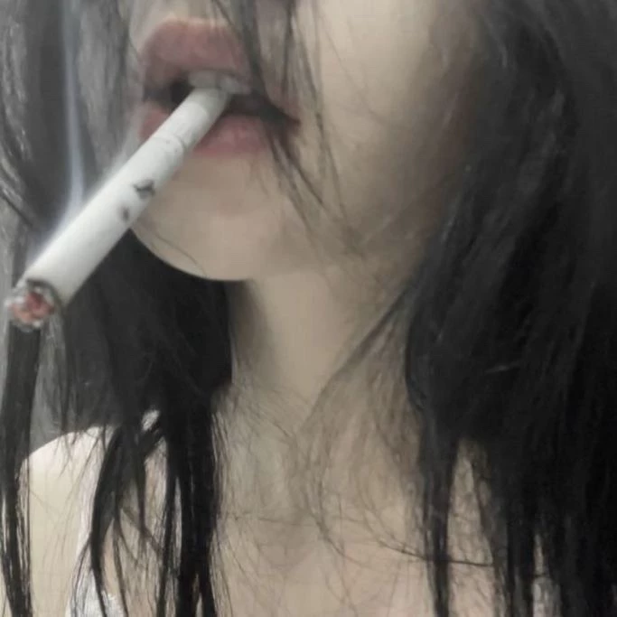 Nicolé.
