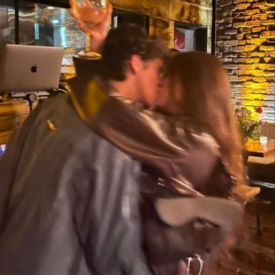 Rose and Nathan, the 'It' couple thumbnail