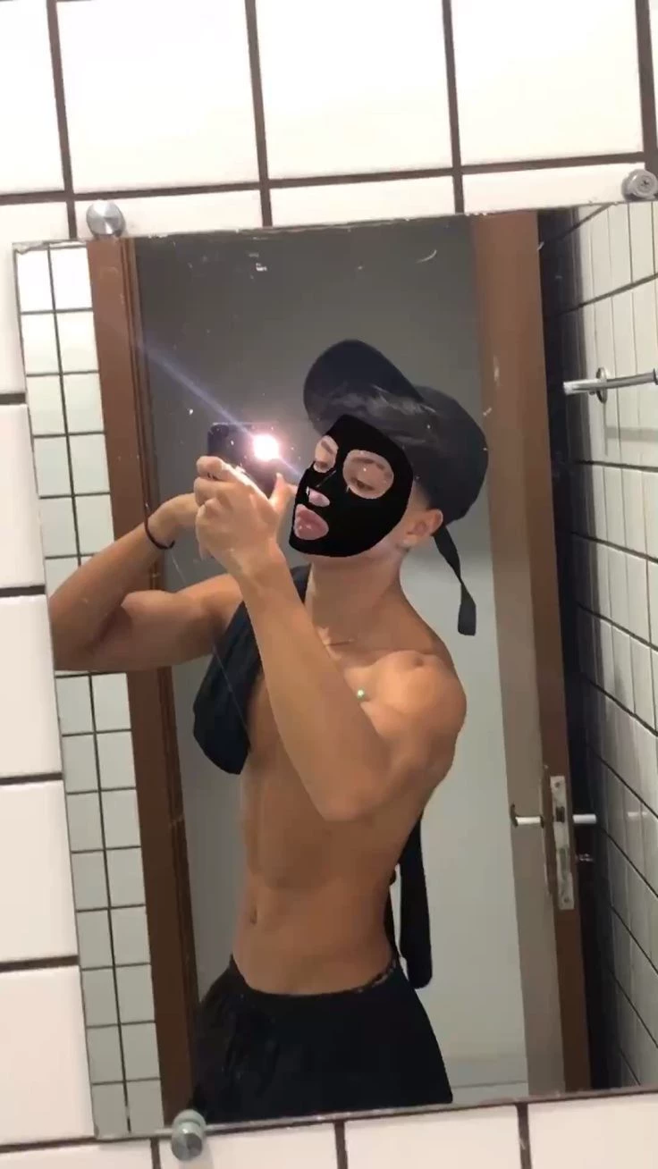 Nicolas thumbnail
