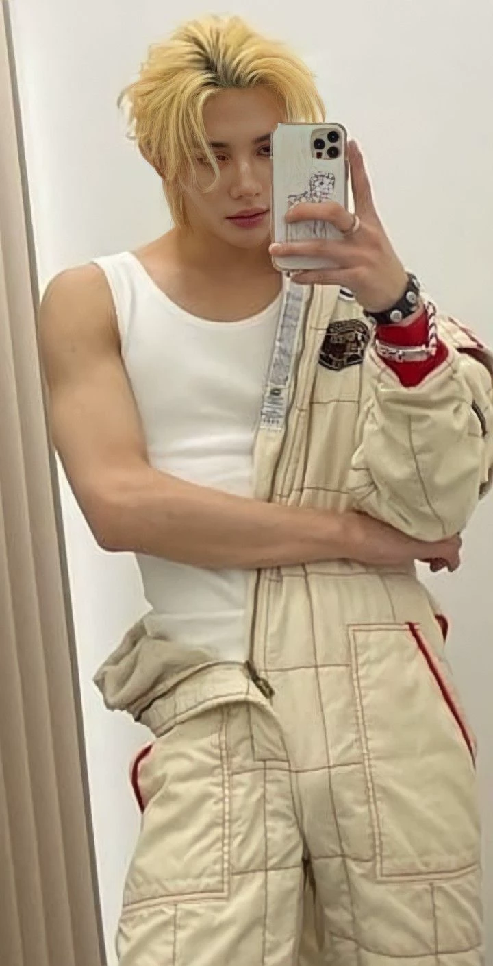 Hyunjin thumbnail
