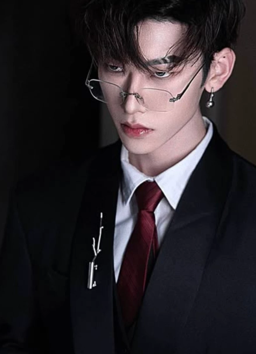 The secret love of a billion dollar CEO 💵💸❤ thumbnail