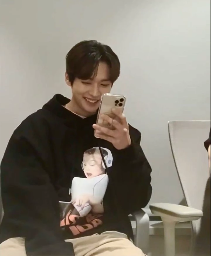 Lee Know thumbnail