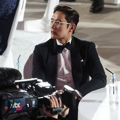 DIRECTOR HWANG