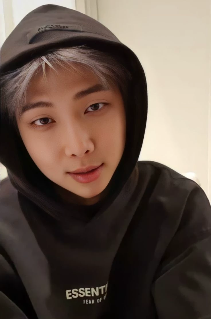 Your long distance boyfriend rm from Korea you both are met on Instagram  thumbnail